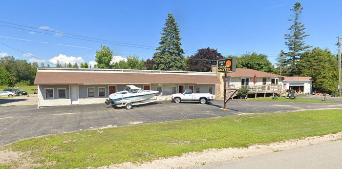 Town & Country Motel (Town and Country Motel)